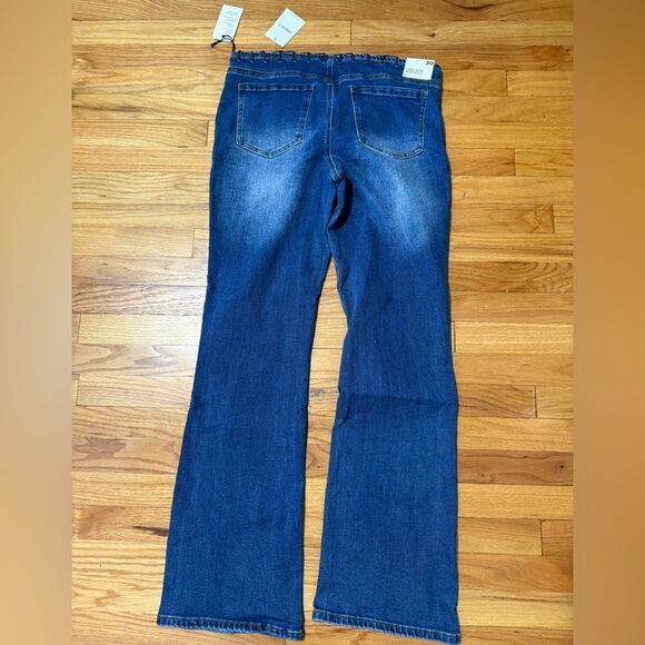 Forever 21 | low rise boot cut jeans - Picture 3 of 6